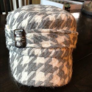 NWOT Grey & Winter White Hat